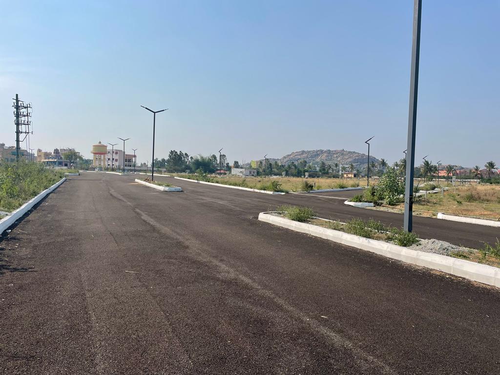 Sankeshwar Padmavathi Nagar park walkway